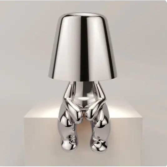 Bezprzewodowa, dotykowa lampa LED Mr. Gold w kolorze złotym, do stworzenia wyjątkowej atmosfery.