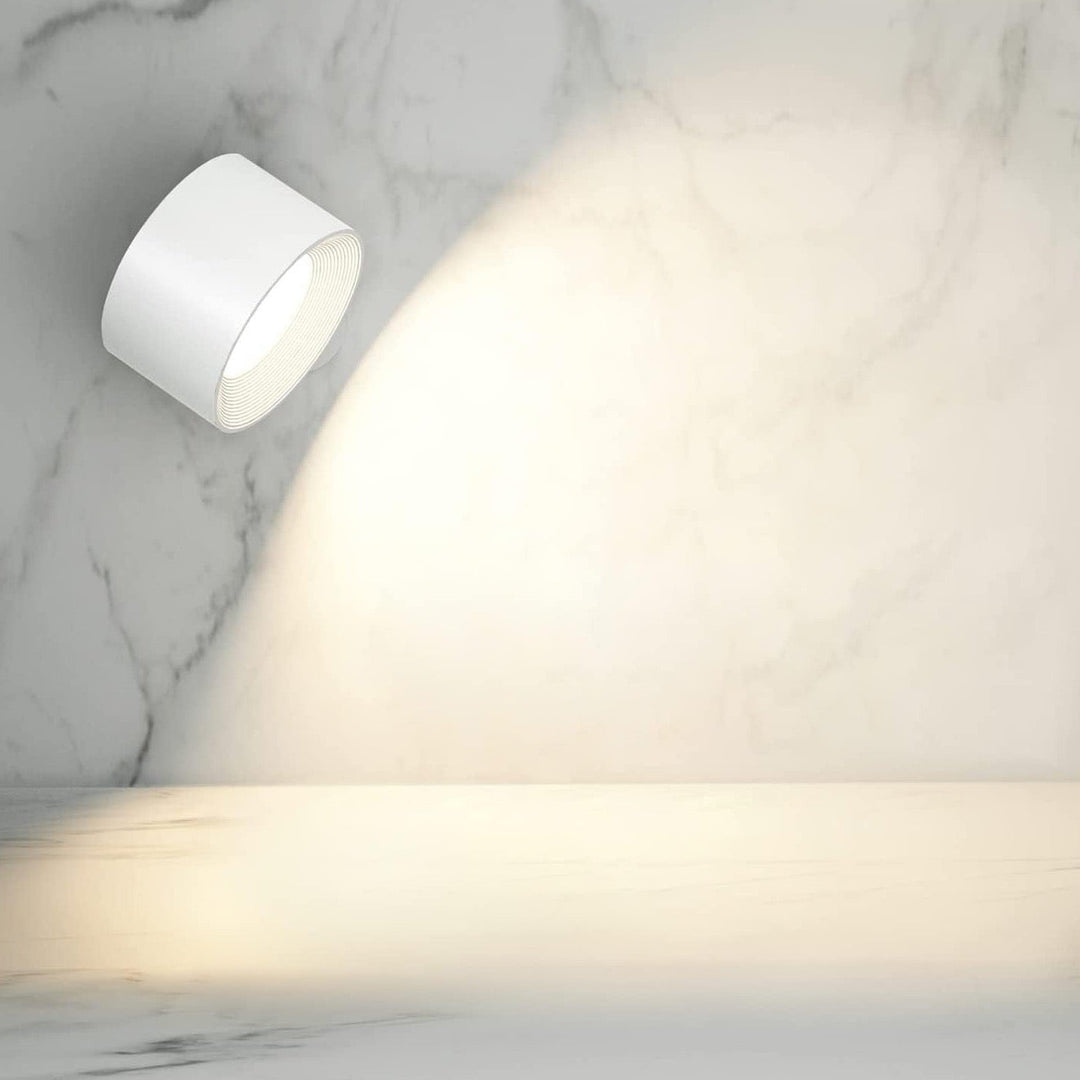 Bezprzewodowa lampa ścienna LED, magnetyczna, ładowalna, nowoczesny design, łatwa instalacja, biała, do salonu i korytarza.
