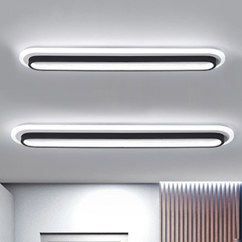 Nowoczesna owalna lampa sufitowa LED w czerni i bieli, elegancki design, akrylowy dyfuzor, współczesna elegancja do wnętrz.