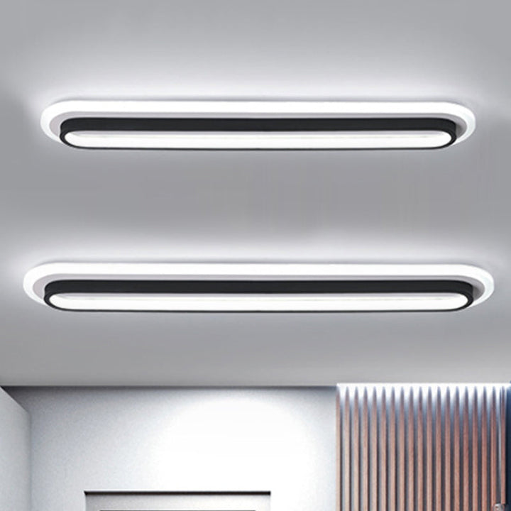 Nowoczesna owalna lampa sufitowa LED w czerni i bieli, elegancki design, akrylowy dyfuzor, współczesna elegancja do wnętrz.