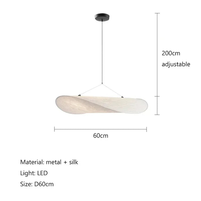Designerski jedwabny abażur wiszący, o płynnych i eleganckich kształtach, tworzący miękkie światło dla szykownego i kojącego wnętrza.