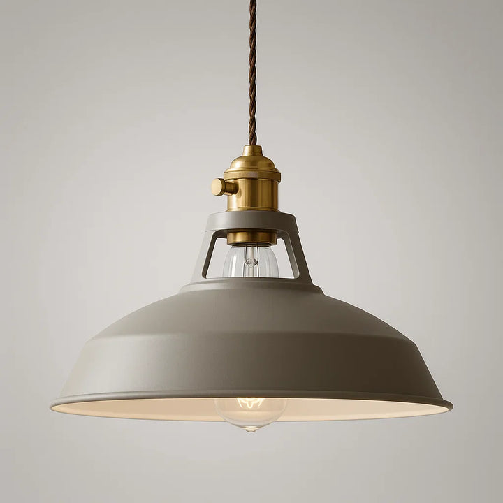Industrialna lampa wisząca w stylu retro, wykonana z solidnego metalu, idealna do jadalni, dostępna w wielu kolorach.