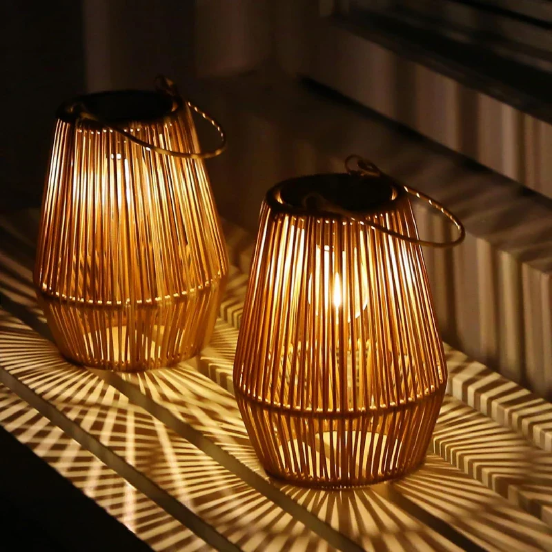 Stylowa zewnętrzna lampa solarna o nowoczesnym designie, wodoodporna; idealna do oświetlenia ogrodu ciepłym światłem.