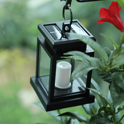 Retro latarnia solarna zewnętrzna IP44, brązowy metal, oświetlenie LED, design vintage, idealna do ogrodu.