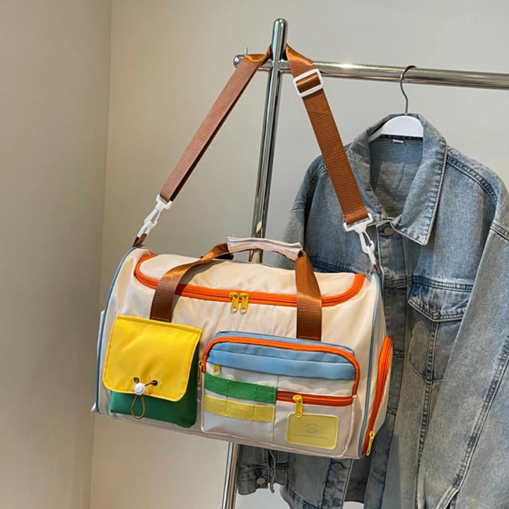 Wytrzymała torba duffel FlexaBag z kolorowymi blokami. Idealna do transportu sprzętu sportowego na trening lub zawody.