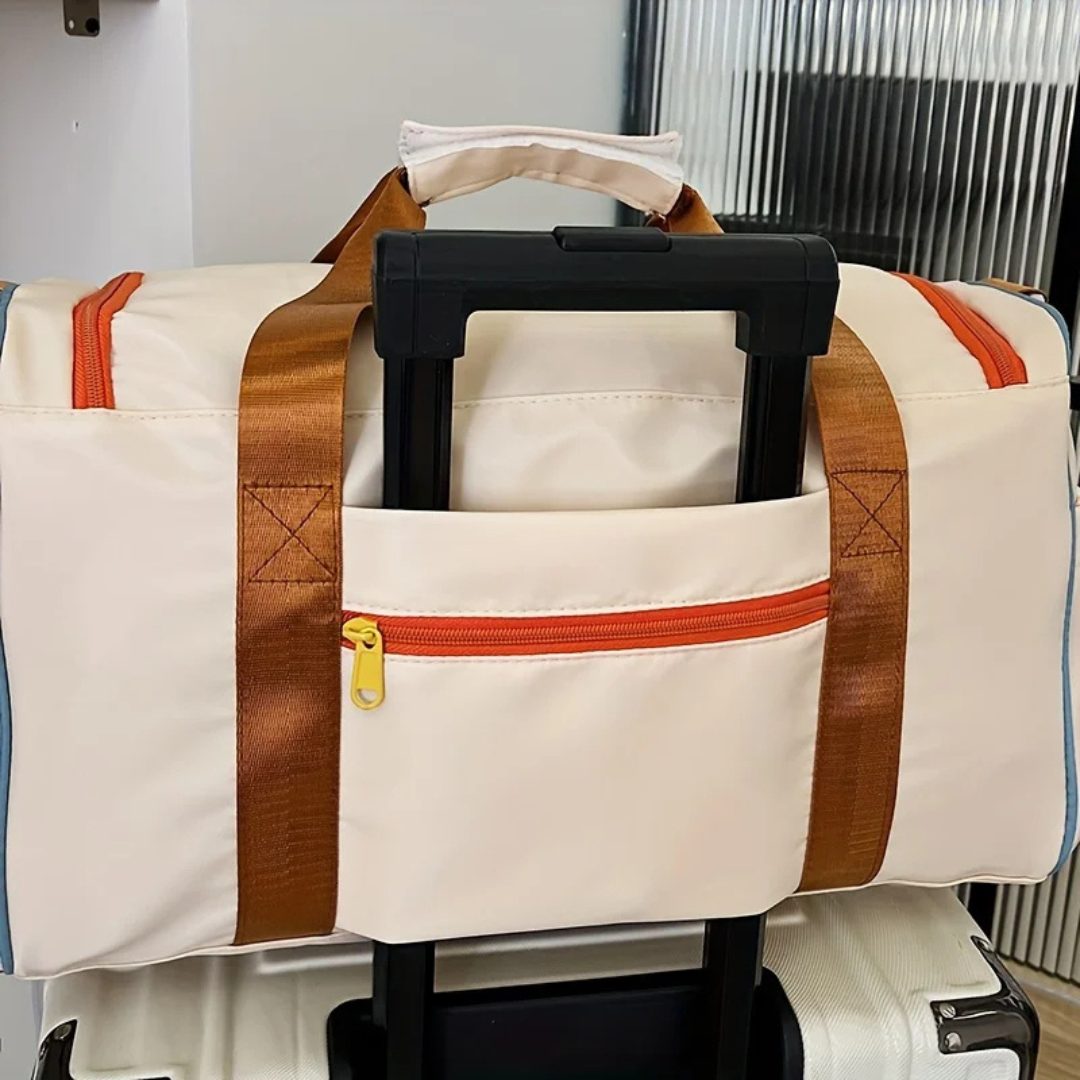 Nowoczesna torba duffel FlexaBag w energetycznych kolorowych blokach. Wygodna, lekka, idealna na sport i podróże.