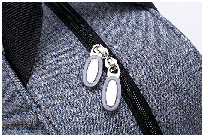Nowoczesna torba podróżna unisex, lekka, konwertowalna, na krótkie i długie wyjazdy.