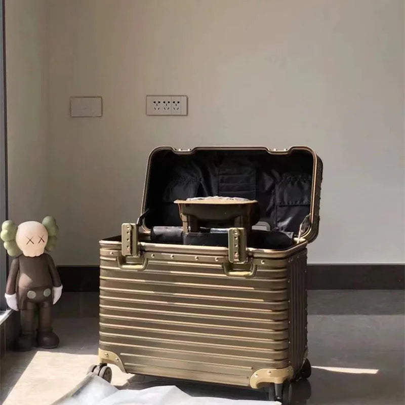Luksusowa walizka Monaco z aluminium-magnezu. Wyjątkowo lekka i zwrotna dzięki kółkom 360°.