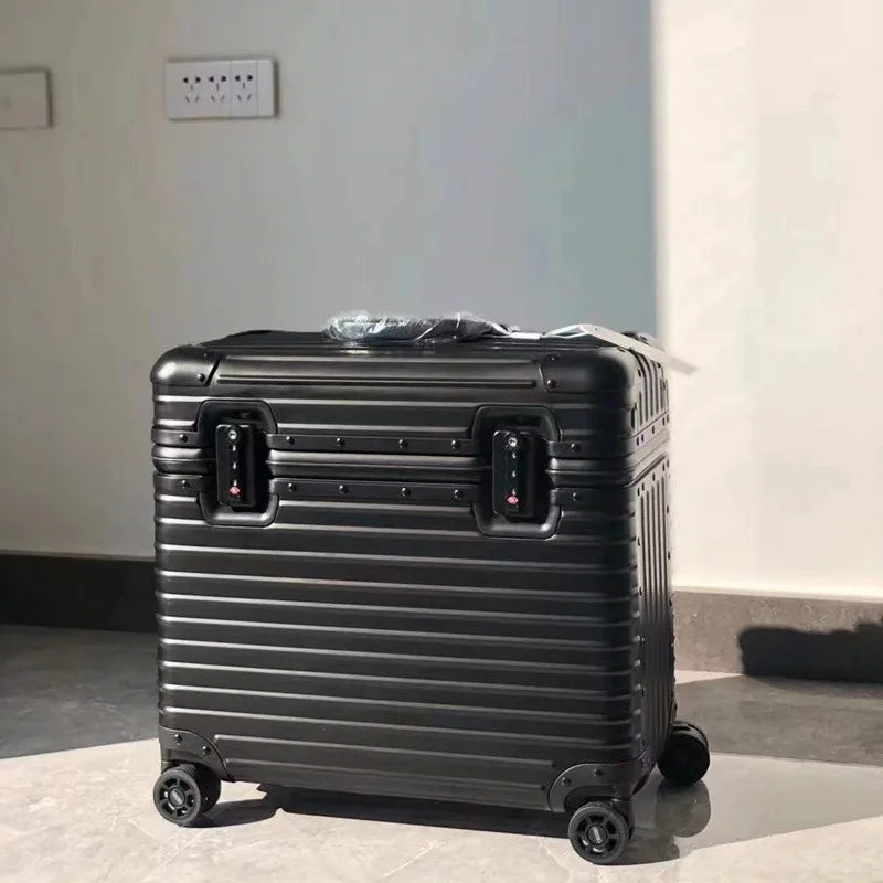 Walizka Monaco z twardego aluminium-magnezu. Zapewnia maksymalną ochronę bagażu podczas podróży.