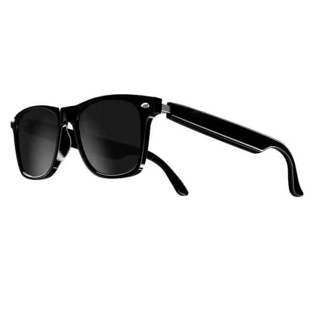 Inteligentne okulary przeciwsłoneczne Nortik, widok z przodu, z wbudowanym aparatem i eleganckimi funkcjami Bluetooth.