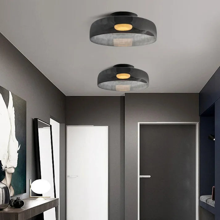 Szklany żyrandol z wieloma poziomami, unikalny design do salonu, tworzy przyjemną atmosferę