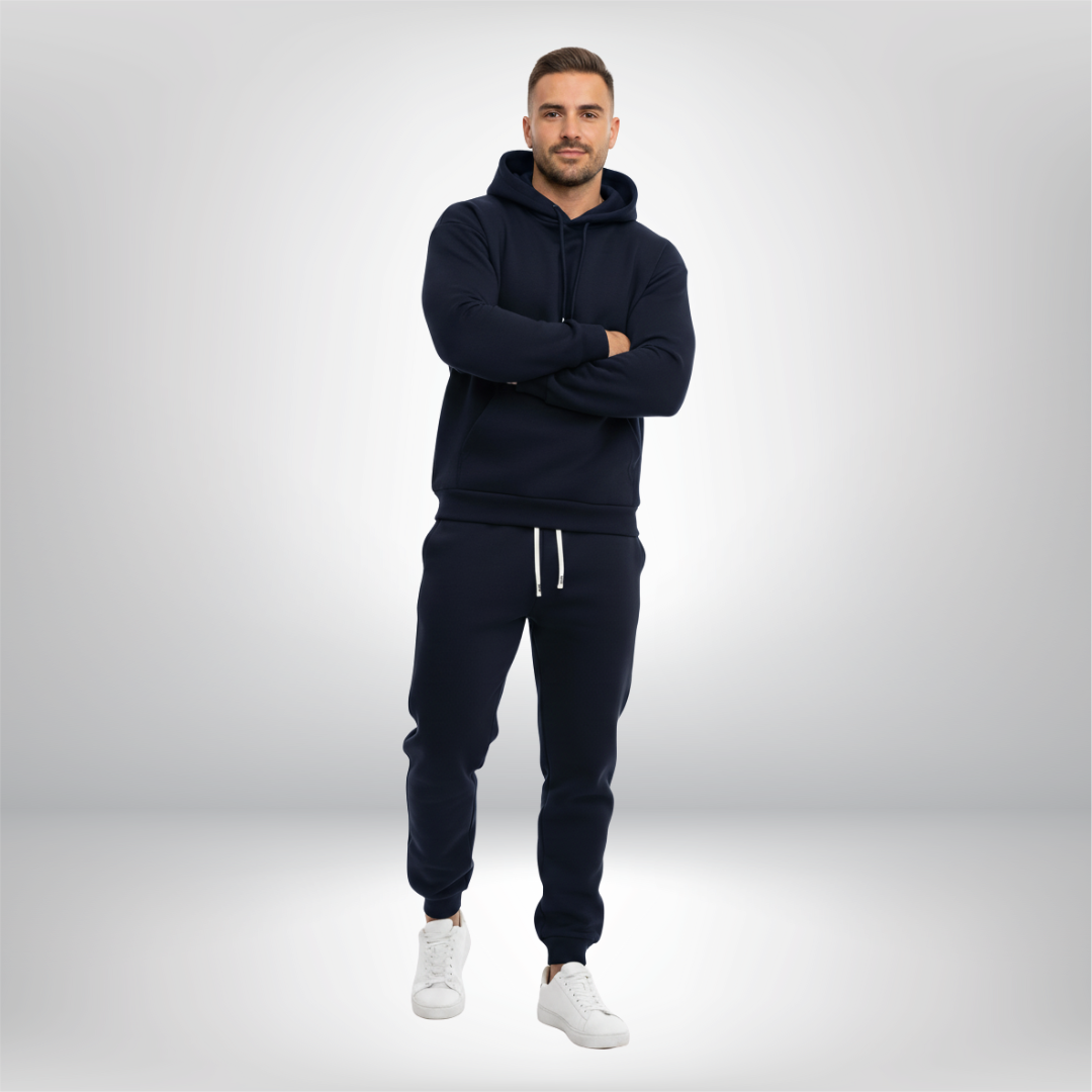 Męski komplet sportowy: nowoczesna bluza z kapturem i dopasowane spodnie dresowe. Stylowa odzież na aktywny dzień.