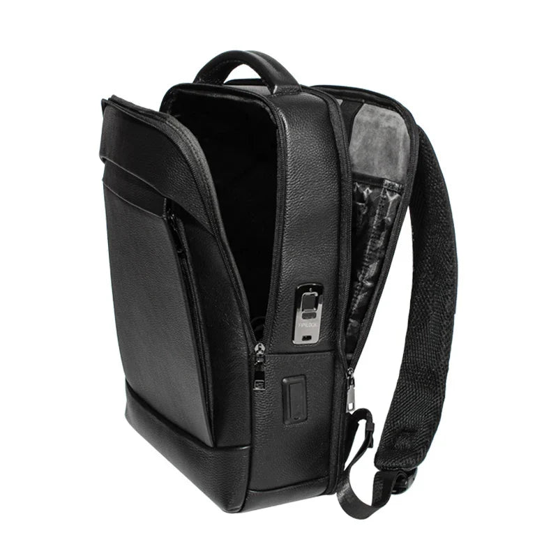 Szczegół z bliska: zamek biometryczny męskiego plecaka biznesowego. Bezpieczna torba na laptopa 17 cali.