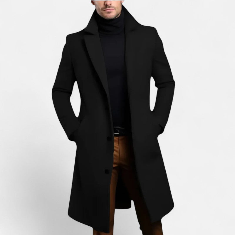 Stylowy męski płaszcz o eleganckim kroju z kołnierzem, zapewniający wysmukłą sylwetkę i odporność na zimno.