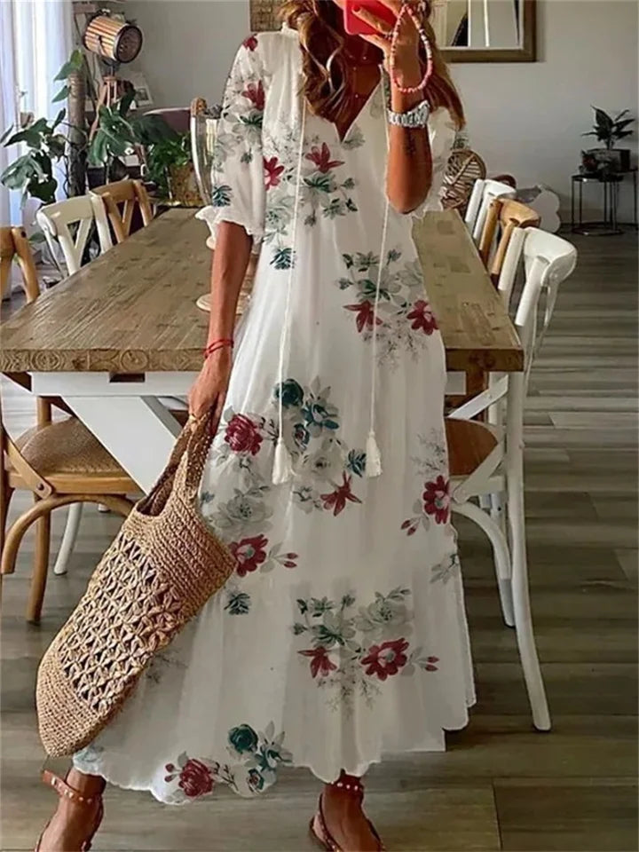 Damska zwiewna sukienka maxi na lato, długa i elegancka, w kolorze fioletowym.