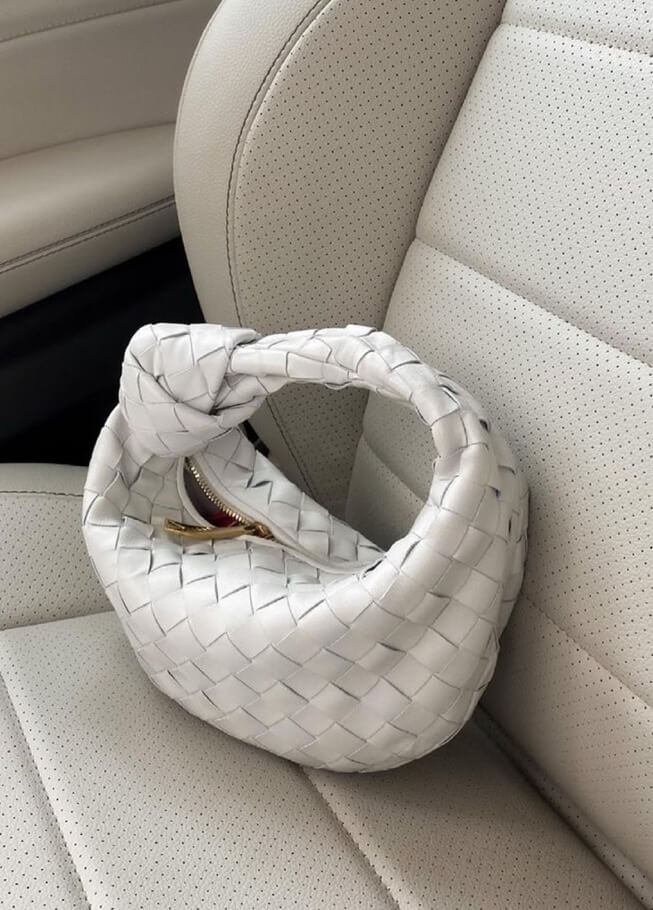 Elegancka damska torebka mini z ręcznym splotem, nowoczesny design, wytrzymałe wykończenie, wszechstronny dodatek.