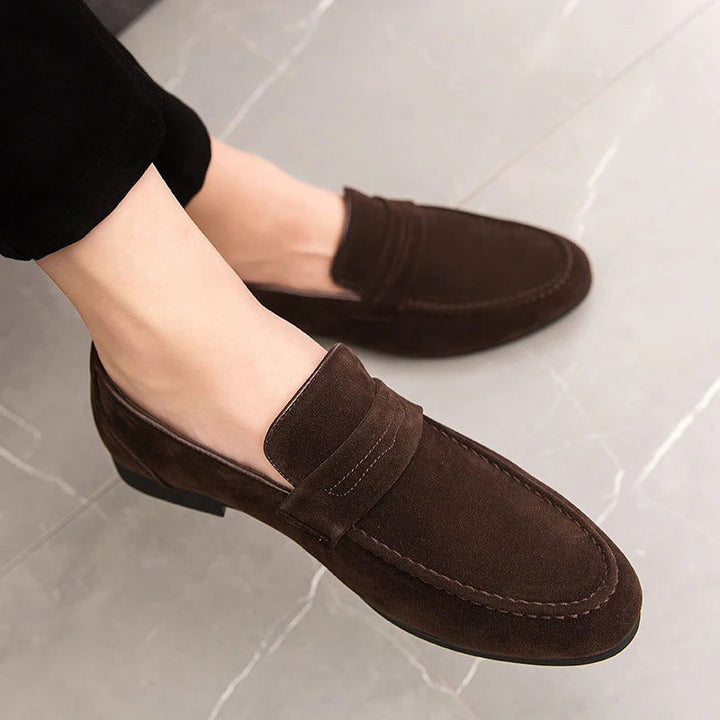Mokasyny męskie klasyczne z zamszu premium, eleganckie i komfortowe dla szykownego, casualowego stylu.