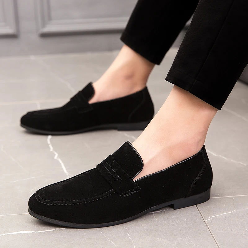 Mokasyny męskie klasyczne z zamszu premium, eleganckie i komfortowe dla szykownego, casualowego stylu.