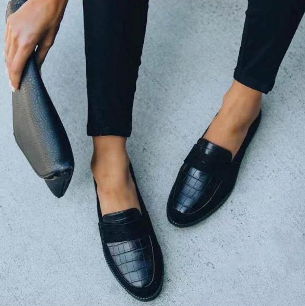Czarne mokasyny damskie, eleganckie i wygodne, nowoczesny design, idealne na każdą okazję.