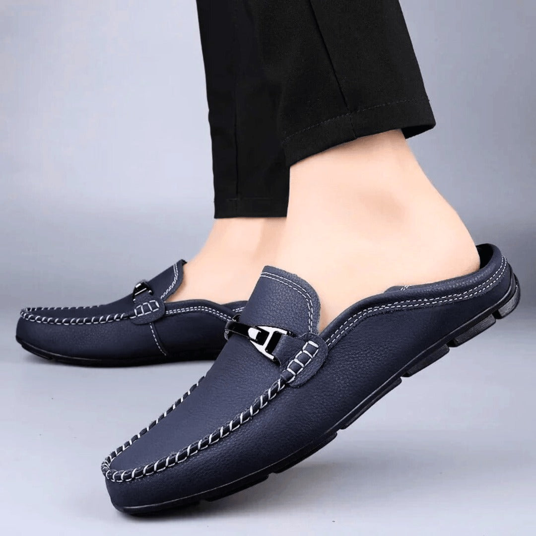 Męskie mokasyny z miękkiej, prawdziwej skóry, prezentujące delikatną teksturę i elegancki design z antypoślizgową podeszwą.