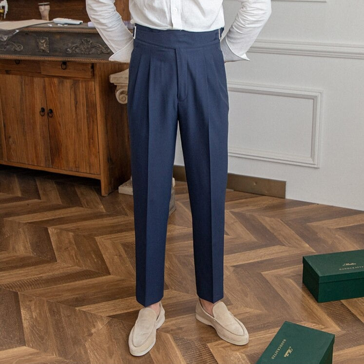 Męskie eleganckie spodnie z wyrafinowaną klamrą i nowoczesnym krojem, idealne na wyrafinowany styl i półformalne okazje.