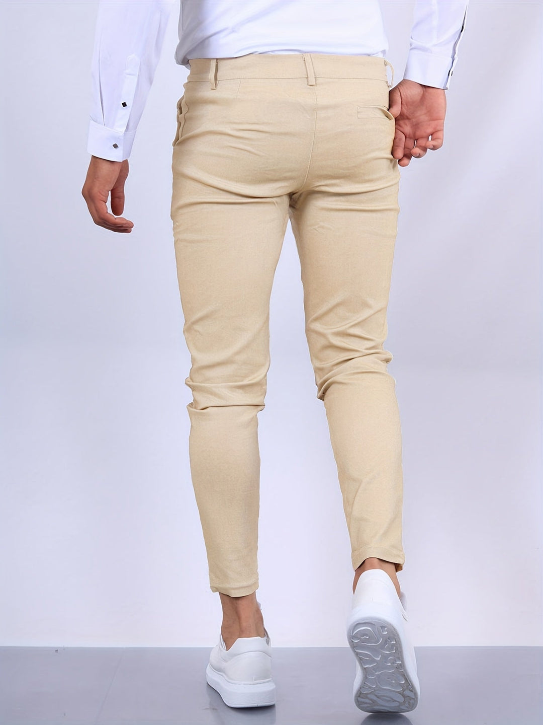Eleganckie męskie spodnie slim fit, nowoczesny i dopasowany krój, idealne do profesjonalnego wyglądu i komfortu.