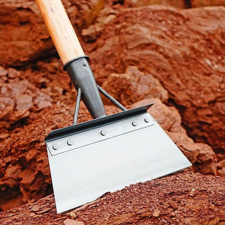 Ergonomiczna łopata ogrodowa do pielenia ze stali nierdzewnej, w kolorze srebrnym, z solidną konstrukcją, do prac porządkowych w ogrodzie.