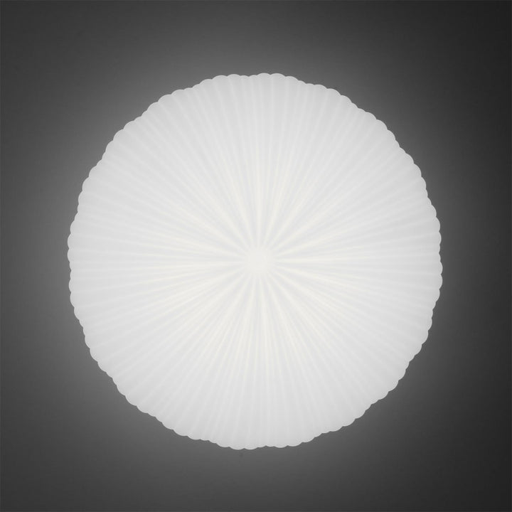 Lampa sufitowa LED z metalu i akrylu, nowoczesny design, regulowane światło z pilotem, elegancka i współczesna.