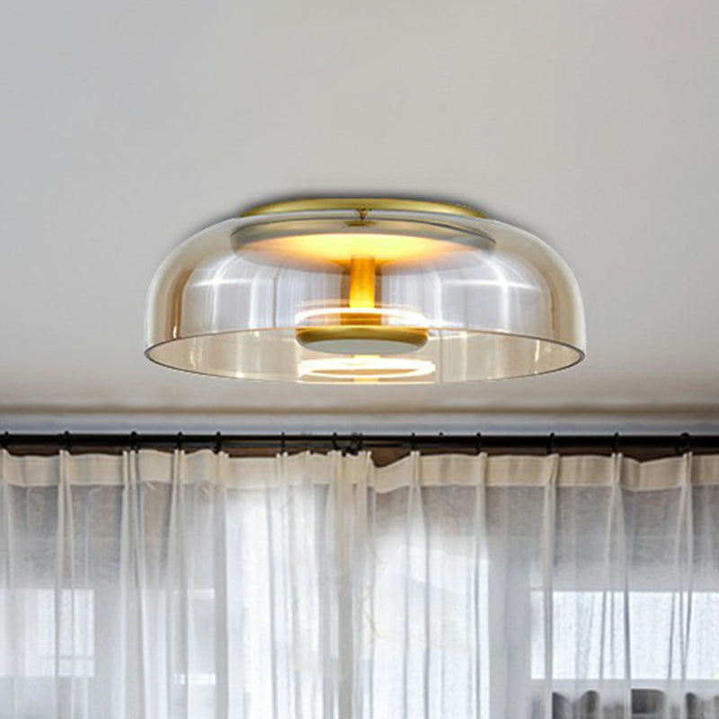 Nowoczesna lampa sufitowa LED ze szkła dymionego, elegancki kształt, ciepłe światło, idealna do przedpokoju lub salonu.