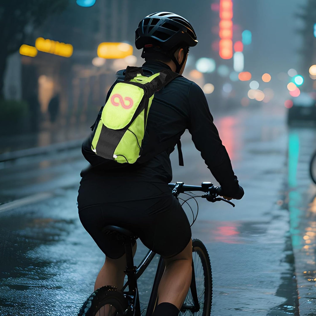 Plecak zewnętrzny LED dla motocyklistów i rowerzystów, gwarantujący bezpieczeństwo na szlaku nocą.