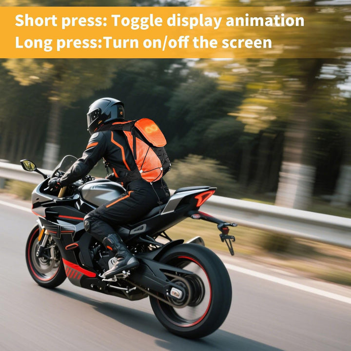 Plecak LED dla motocyklisty i rowerzysty, zapewniający bezpieczeństwo nocą dzięki świetlnemu panelowi.