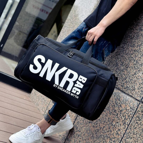 Plecak podróżny na sneakersy i sprzęt, wodoodporny, z wieloma przegrodami. Idealny dla aktywnych.