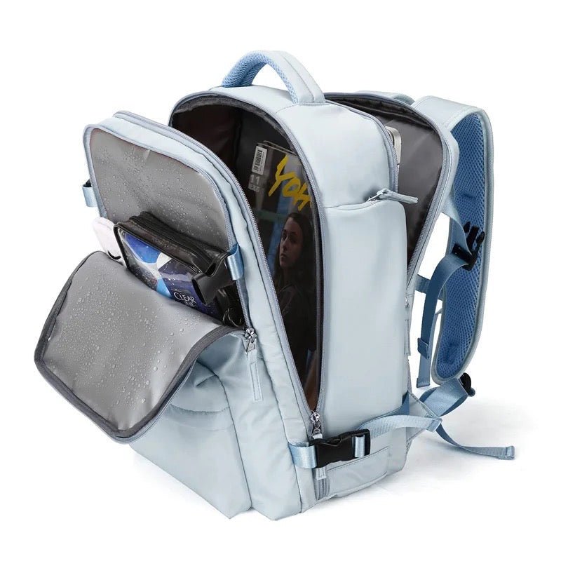 Frontowy widok plecaka TrailSafe Pro, z wieloma przydatnymi kieszeniami zewnętrznymi.