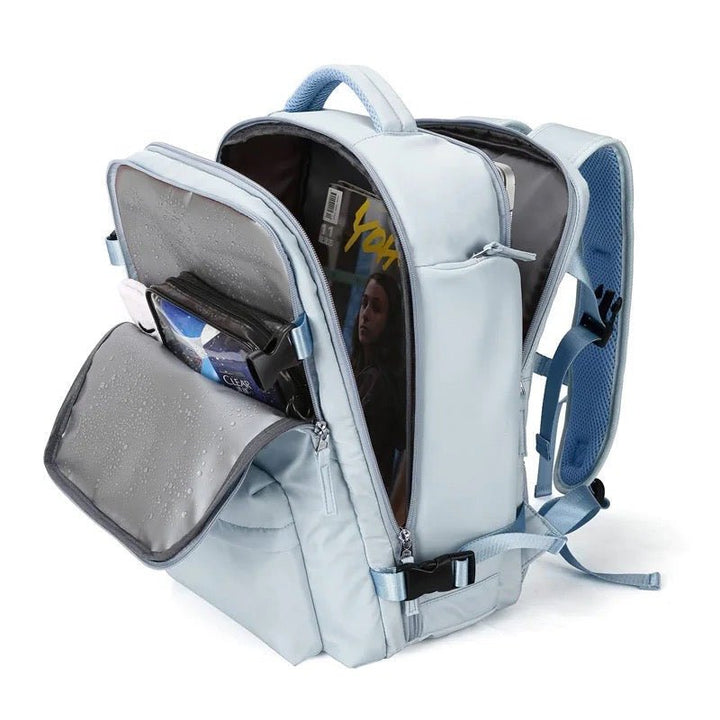 Frontowy widok plecaka TrailSafe Pro, z wieloma przydatnymi kieszeniami zewnętrznymi.