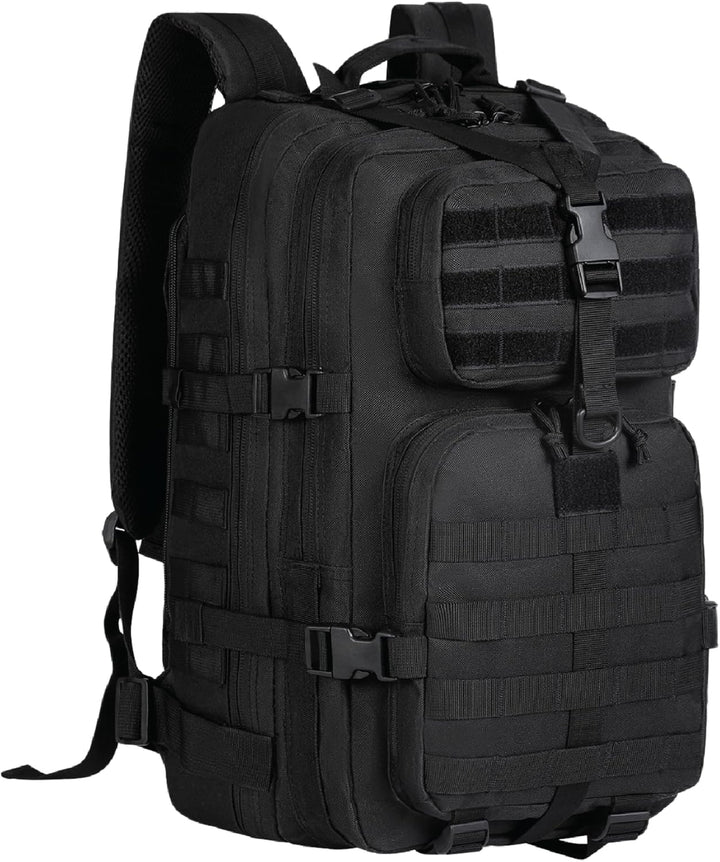 Plecak 35L Molle w akcji, noszony przez osobę. Idealny plecak outdoor i turystyczny.