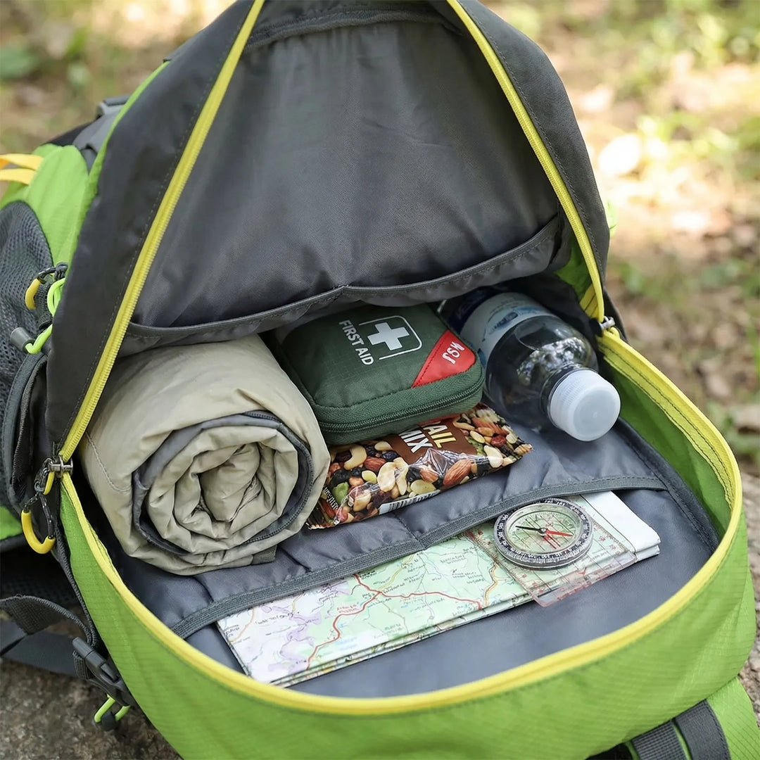Plecak sportowy 40L, z pojemną komorą główną, gotowy na każdą podróż i wycieczki w góry.