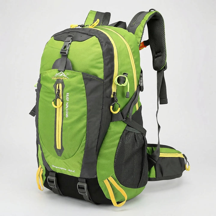 Ergonomiczny plecak turystyczny 40L, zapewniający wygodę podczas wycieczek i sportowych wypraw.