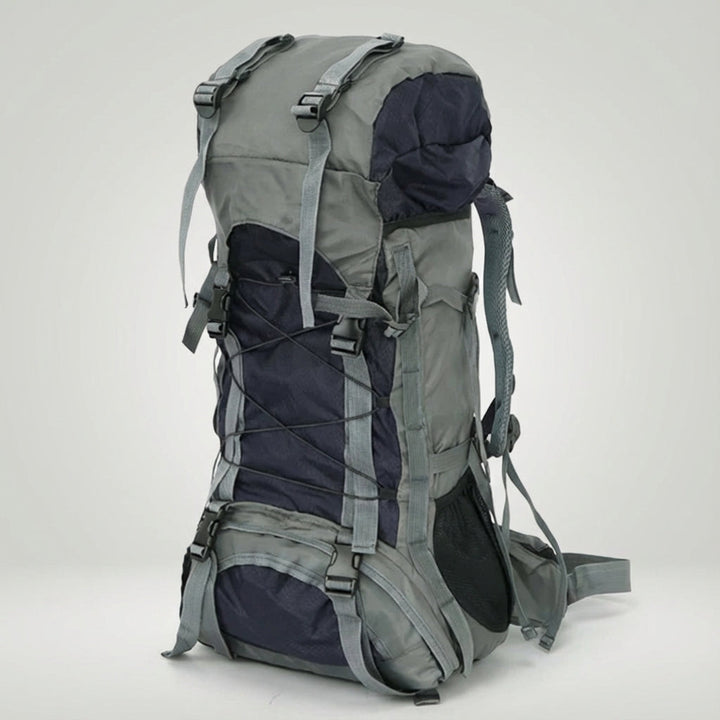 Plecak trekkingowy 60L Pathward, widok z boku, paski kompresyjne i kieszenie na butelki, sprzęt outdoor.