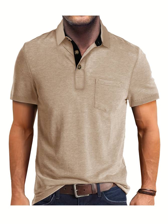 Beżowe polo męskie casual z kieszonką na piersi, eleganckie i wygodne, dla nowoczesnego i wyrafinowanego wyglądu.