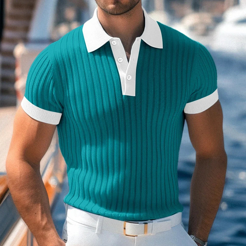 Męskie polo letnie z przodu, lekki i oddychający materiał, wygodny krój, stonowany styl dla eleganckiego wyglądu.