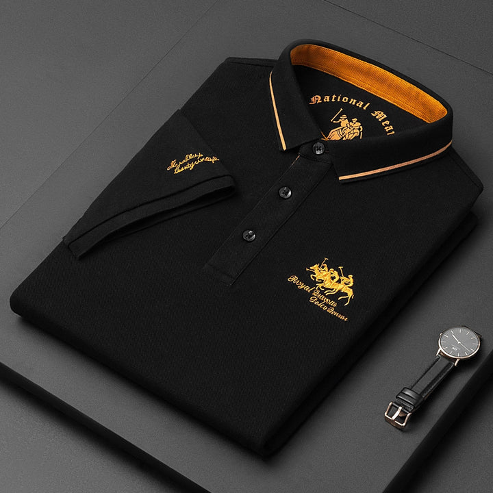Męska koszulka polo premium z miękkiej, oddychającej bawełny, o klasycznym kroju. Idealna na co dzień i eleganckie okazje, na każdą porę roku.