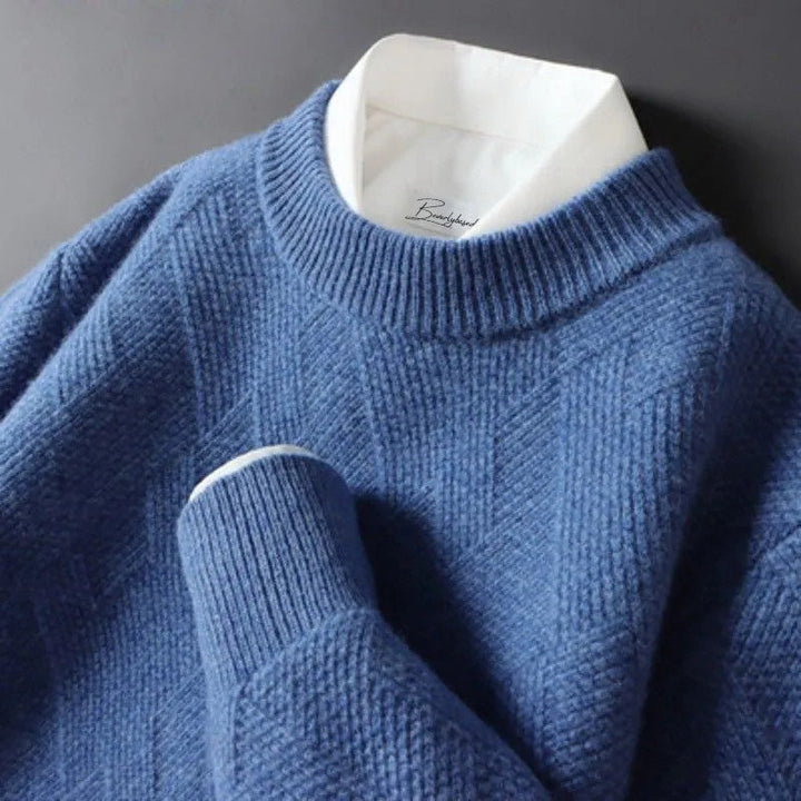 Elegancki męski sweter kaszmirowy, luksusowa faktura, dostępny w wielu kolorach, niezrównany komfort, ponadczasowy styl.
