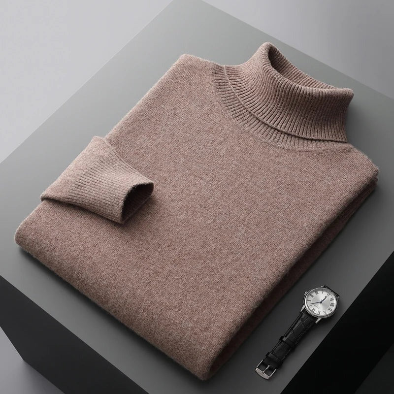 Elegancki męski sweter golf z wełny merynosów, gładki kolor, dopasowany krój, idealny do wyrafinowanego i wygodnego stylu.