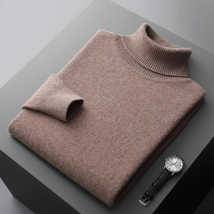Elegancki męski sweter golf z wełny merynosów, gładki kolor, dopasowany krój, idealny do wyrafinowanego i wygodnego stylu.