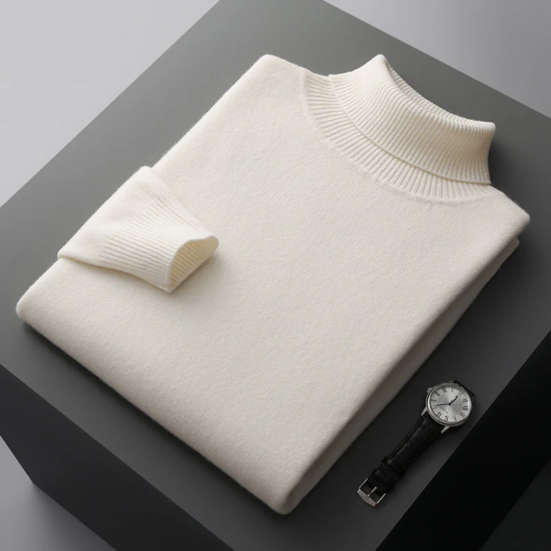 Elegancki męski sweter golf z wełny merynosów, gładki kolor, dopasowany krój, idealny do wyrafinowanego i wygodnego stylu.