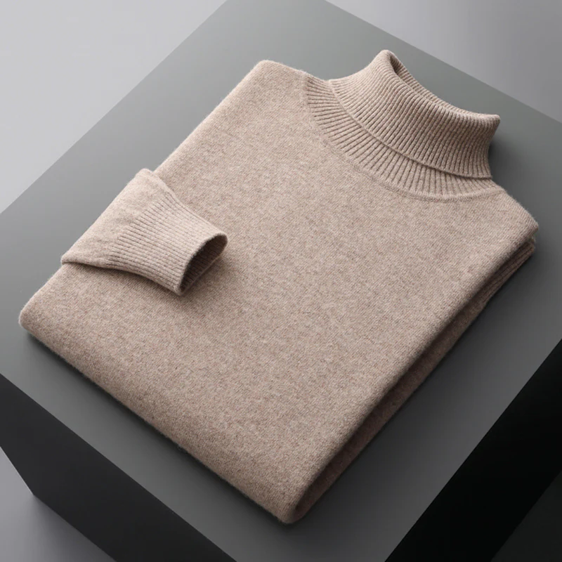 Elegancki męski sweter golf z wełny merynosów, gładki kolor, dopasowany krój, idealny do wyrafinowanego i wygodnego stylu.