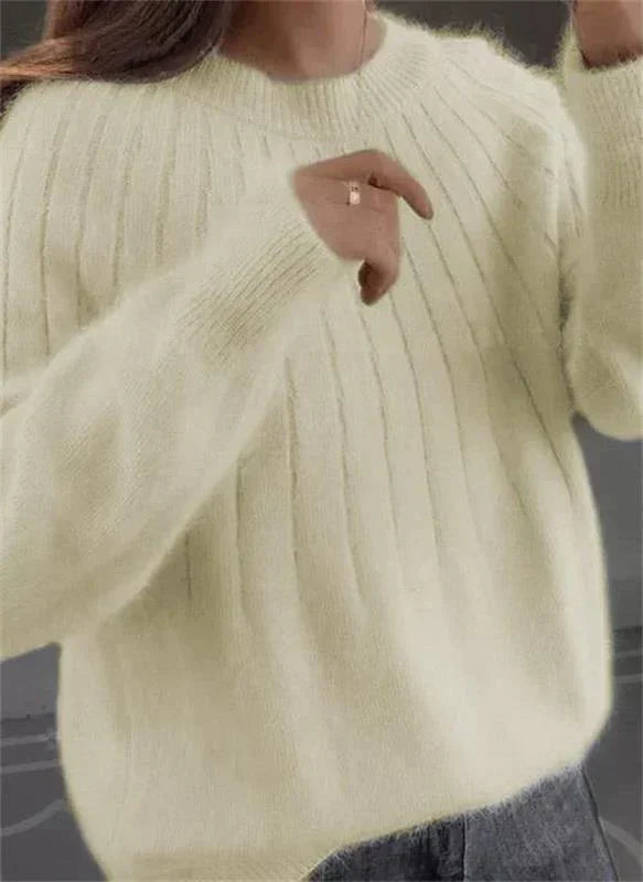 Damski sweter Ania w kolorze kaszmirowym, elegancki, z długim rękawem i okrągłym dekoltem, idealny na jesień i zimę.