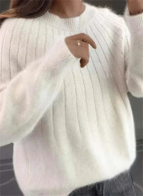 Damski sweter Ania w kolorze kaszmirowym, elegancki, z długim rękawem i okrągłym dekoltem, idealny na jesień i zimę.