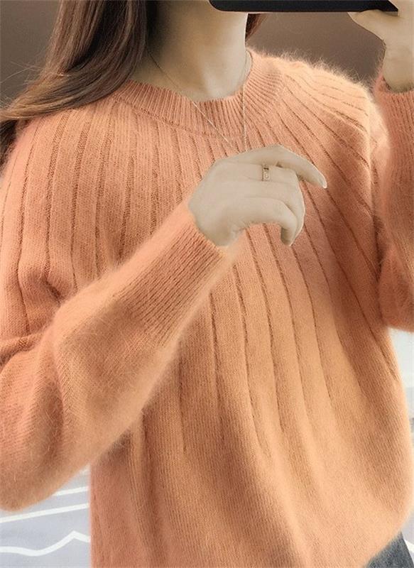 Damski sweter Ania w kolorze kaszmirowym, elegancki, z długim rękawem i okrągłym dekoltem, idealny na jesień i zimę.