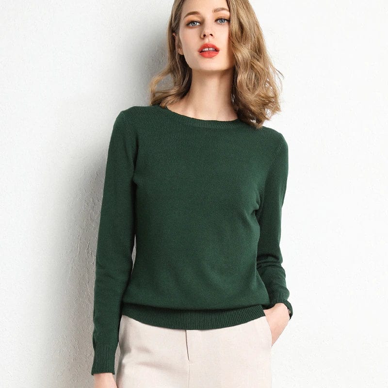 Damski elegancki szary sweter, okrągły dekolt, klasyczny krój, komfort i ponadczasowy styl idealny na zimę.